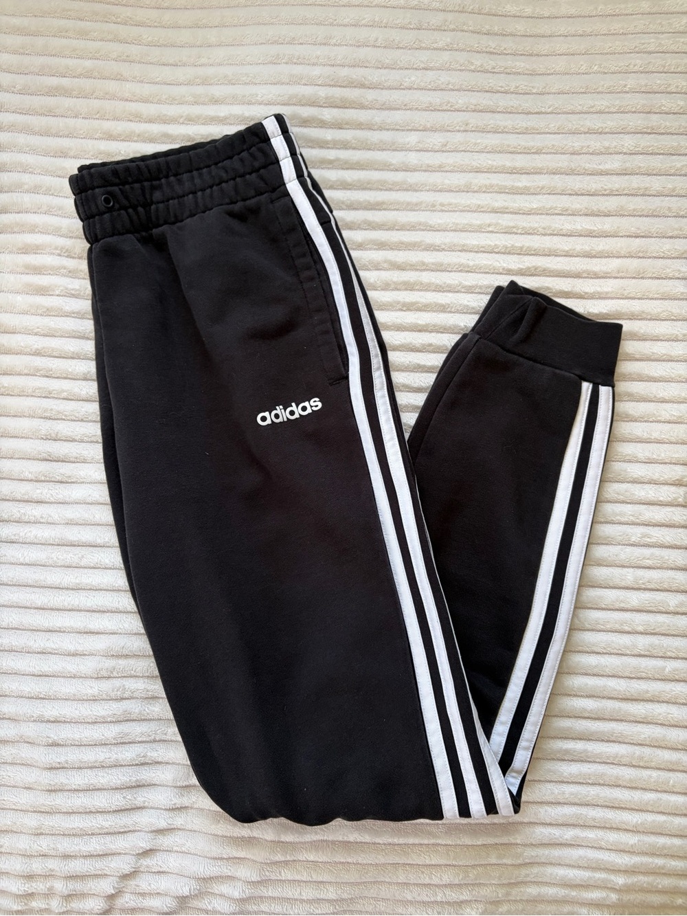 Adidas Sweatpants 🖤🤍